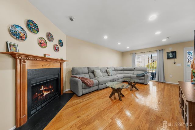 197 Barclay Court, Piscataway, NJ 08854