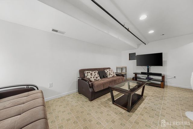 197 Barclay Court, Piscataway, NJ 08854