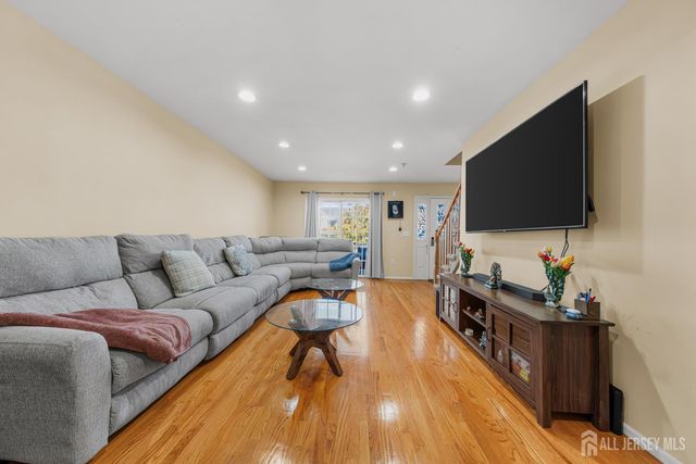 197 Barclay Court, Piscataway, NJ 08854