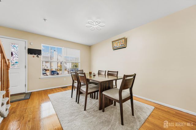 197 Barclay Court, Piscataway, NJ 08854