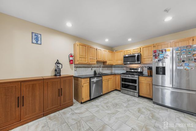 197 Barclay Court, Piscataway, NJ 08854