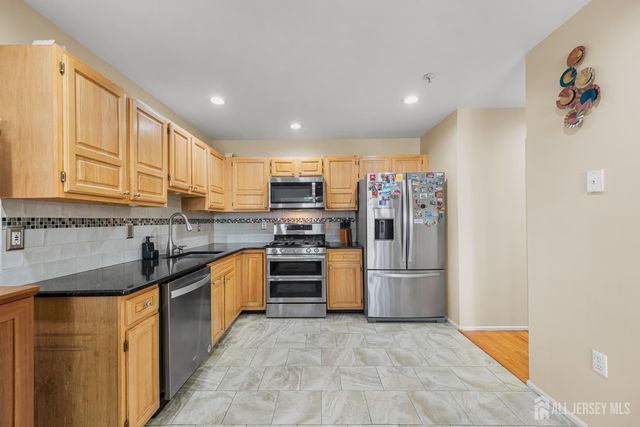197 Barclay Court, Piscataway, NJ 08854