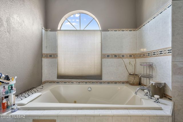 2581 N Alabang Hills Drive, Nogales, AZ 85621