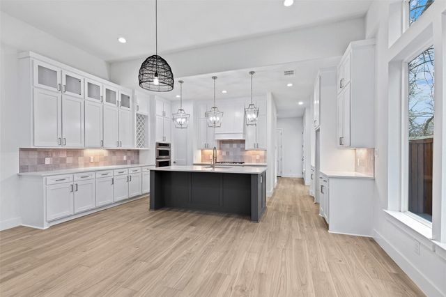 913 Bayonne Street, Dallas, TX 75212