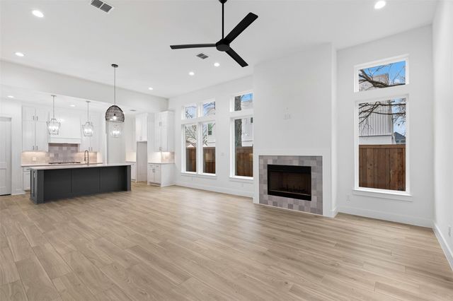 913 Bayonne Street, Dallas, TX 75212