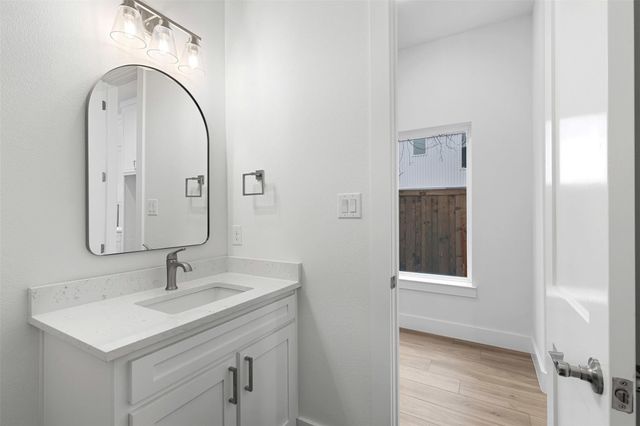 913 Bayonne Street, Dallas, TX 75212