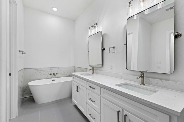 913 Bayonne Street, Dallas, TX 75212