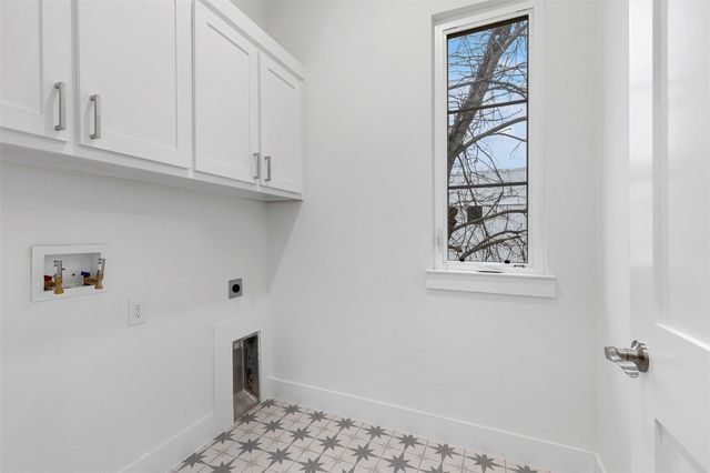 913 Bayonne Street, Dallas, TX 75212