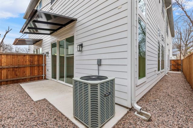 913 Bayonne Street, Dallas, TX 75212