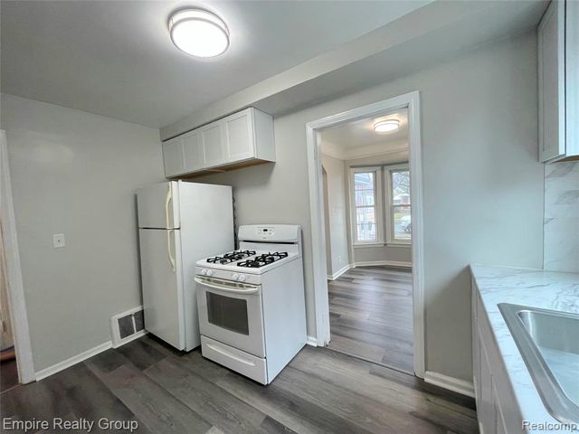 6037 Piedmont Street, Detroit, MI 48228