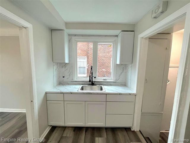 6037 Piedmont Street, Detroit, MI 48228