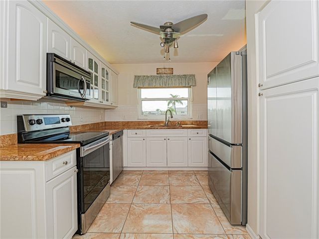 720 Lake Orchid Circle 201, Vero Beach, FL 32962