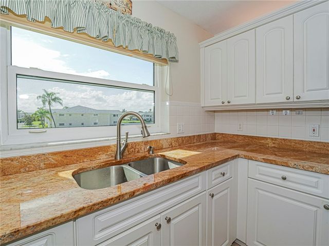 720 Lake Orchid Circle 201, Vero Beach, FL 32962