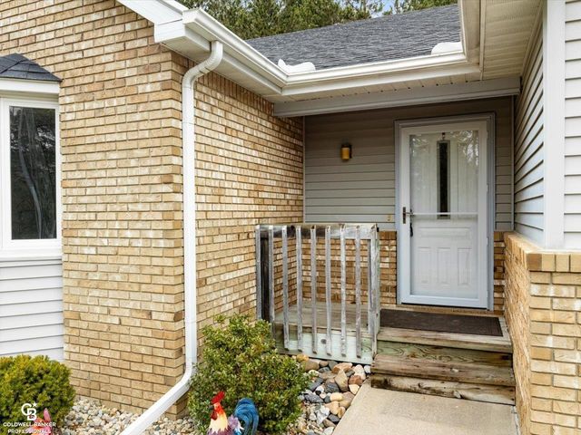 7262 Lakeshore Road, Lakeport, MI 48059