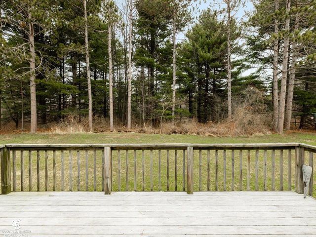 7262 Lakeshore Road, Lakeport, MI 48059