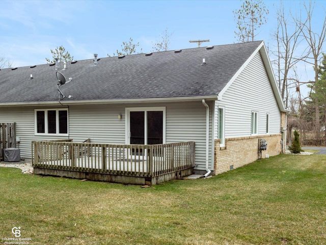 7262 Lakeshore Road, Lakeport, MI 48059