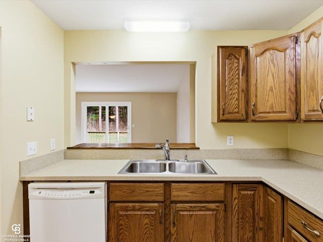 7262 Lakeshore Road, Lakeport, MI 48059