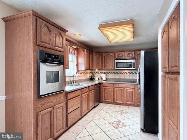 9486 CANARY DR, Bel Alton, MD 20611