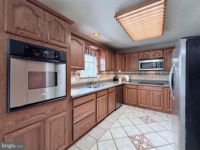 9486 CANARY DR, Bel Alton, MD 20611