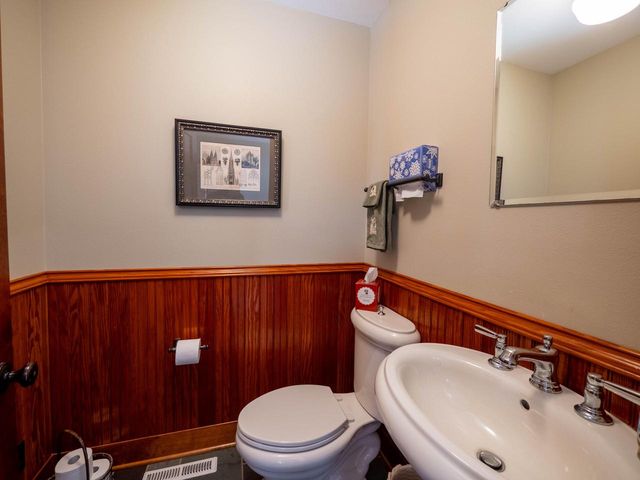 W289N7940 Park DRIVE, Hartland, WI 53029