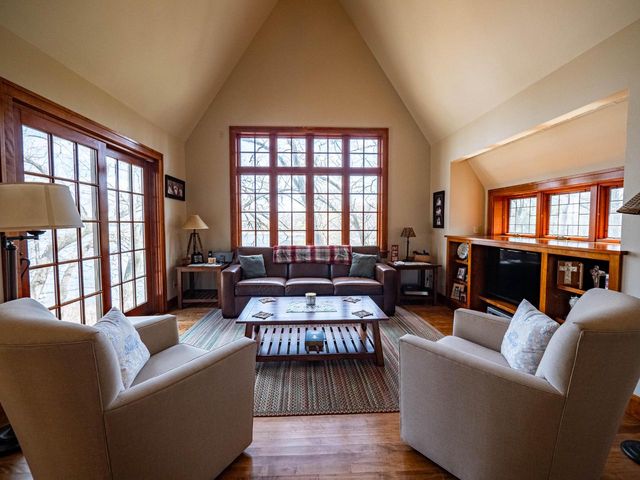 W289N7940 Park DRIVE, Hartland, WI 53029