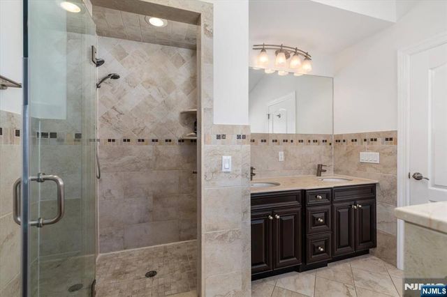 535 7th B, Palisades Park, NJ 07650