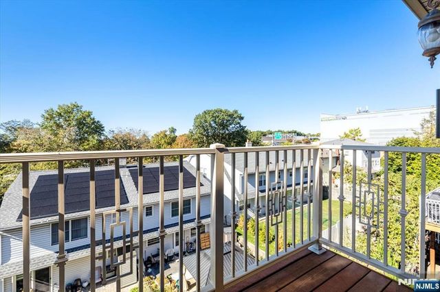 535 7th B, Palisades Park, NJ 07650