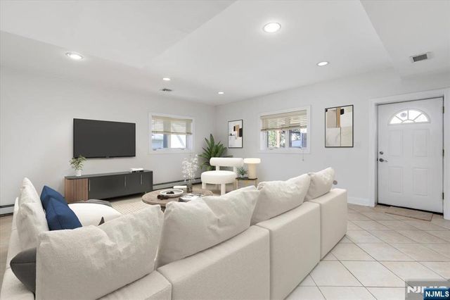 535 7th B, Palisades Park, NJ 07650