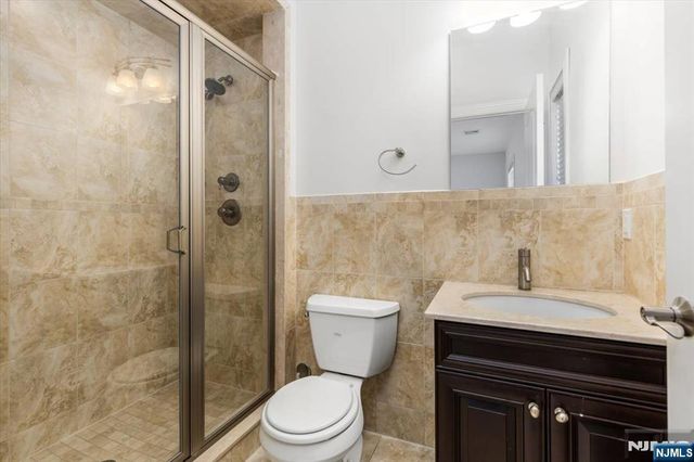 535 7th B, Palisades Park, NJ 07650