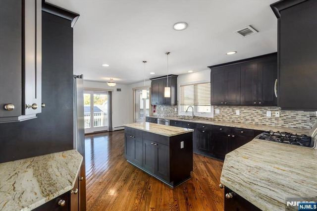 535 7th B, Palisades Park, NJ 07650