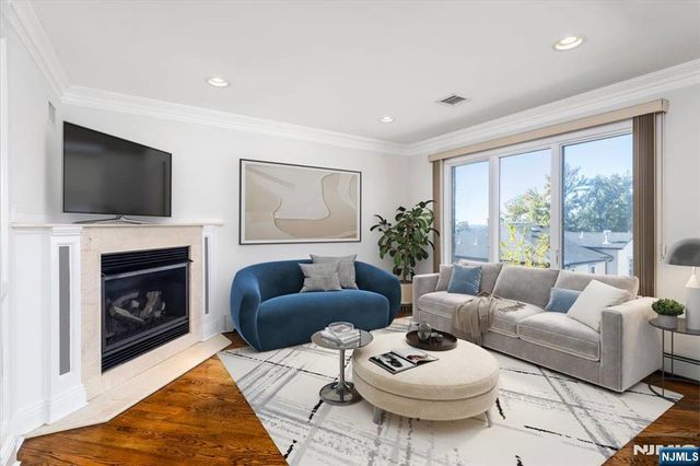 535 7th B, Palisades Park, NJ 07650