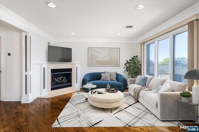 535 7th B, Palisades Park, NJ 07650