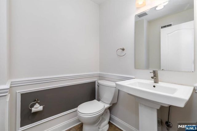 535 7th B, Palisades Park, NJ 07650
