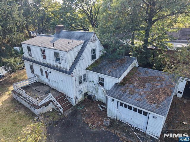 914 Washington Avenue, Ho-ho-kus, NJ 07423