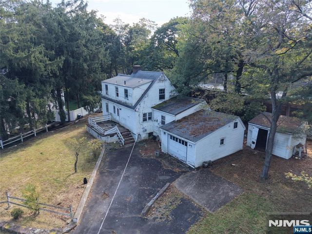 914 Washington Avenue, Ho-ho-kus, NJ 07423