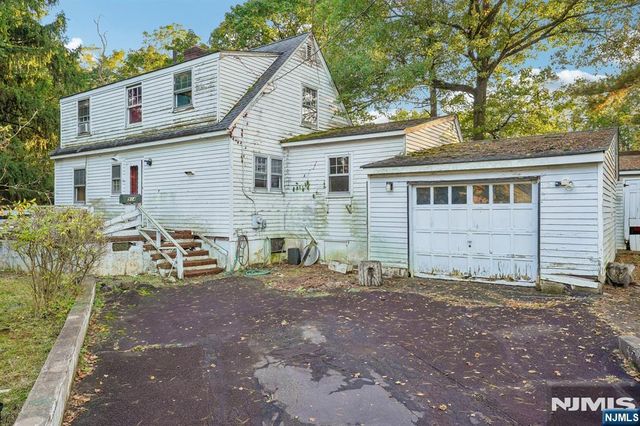 914 Washington Avenue, Ho-ho-kus, NJ 07423