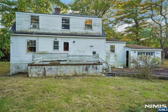 914 Washington Avenue, Ho-ho-kus, NJ 07423