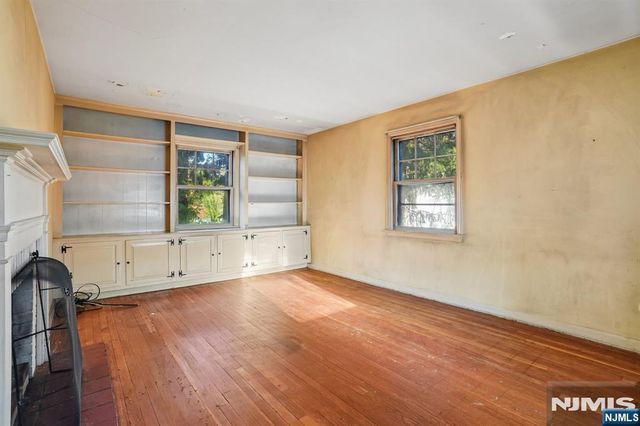 914 Washington Avenue, Ho-ho-kus, NJ 07423