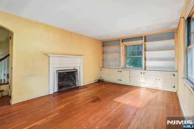 914 Washington Avenue, Ho-ho-kus, NJ 07423