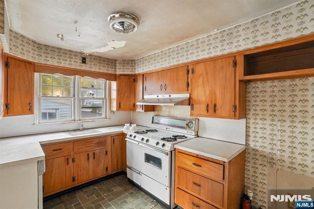 914 Washington Avenue, Ho-ho-kus, NJ 07423