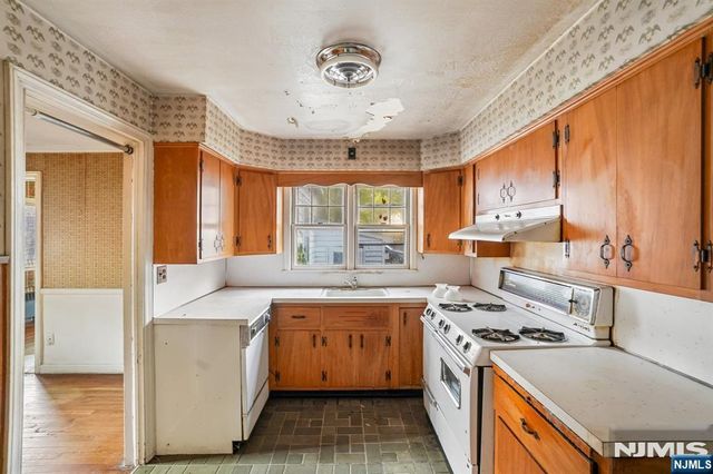 914 Washington Avenue, Ho-ho-kus, NJ 07423
