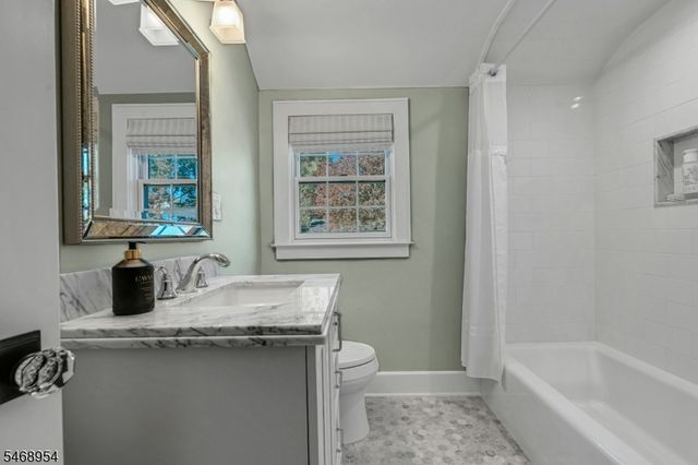 37 Fairview Ave, Summit City, NJ 07901
