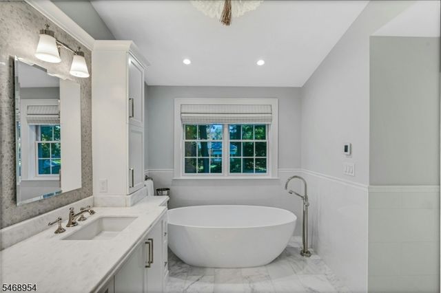 37 Fairview Ave, Summit City, NJ 07901