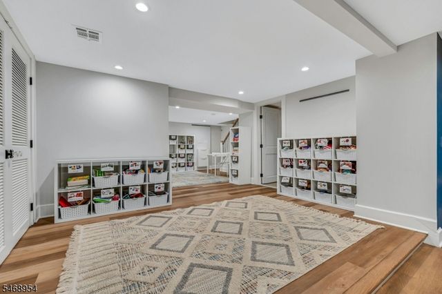 37 Fairview Ave, Summit City, NJ 07901