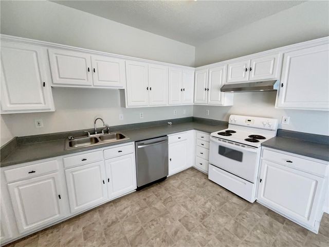 2421 Brianna Drive, Hampton, GA 30228