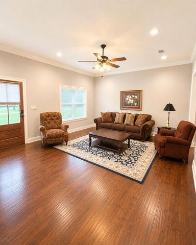 27 W Sycamore, Sumrall, MS 39482