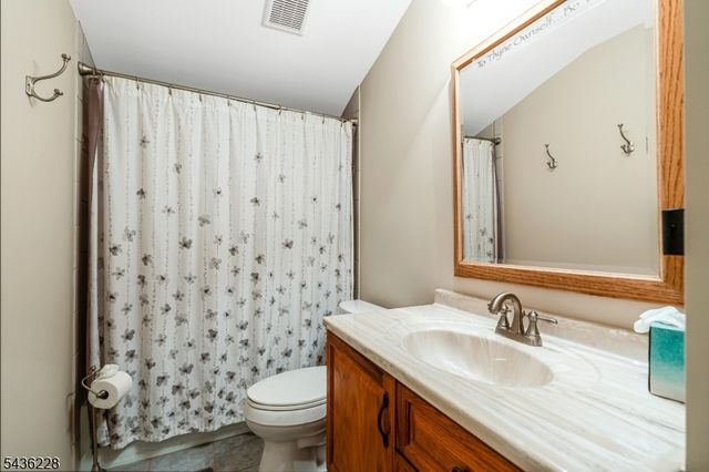 420 Decatur Ave, Middlesex Boro, NJ 08846