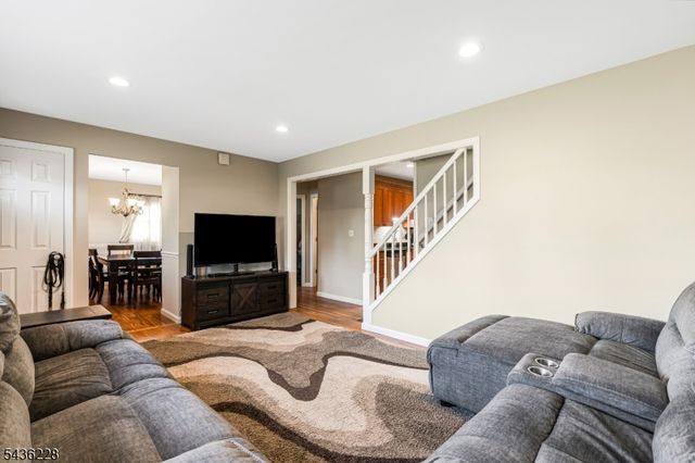 420 Decatur Ave, Middlesex Boro, NJ 08846