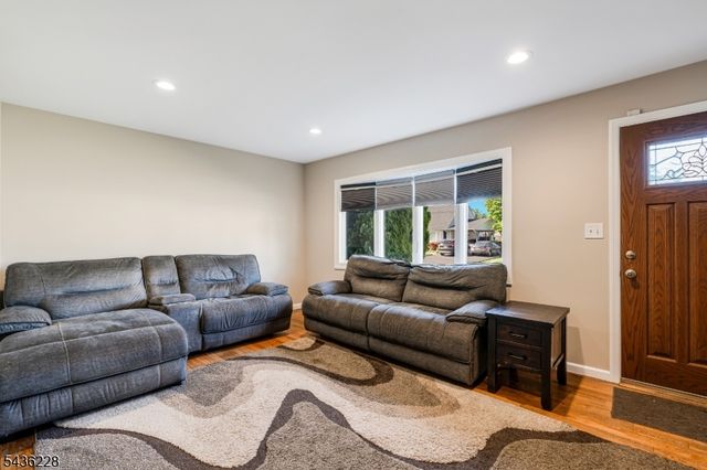 420 Decatur Ave, Middlesex Boro, NJ 08846