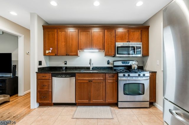 420 Decatur Ave, Middlesex Boro, NJ 08846
